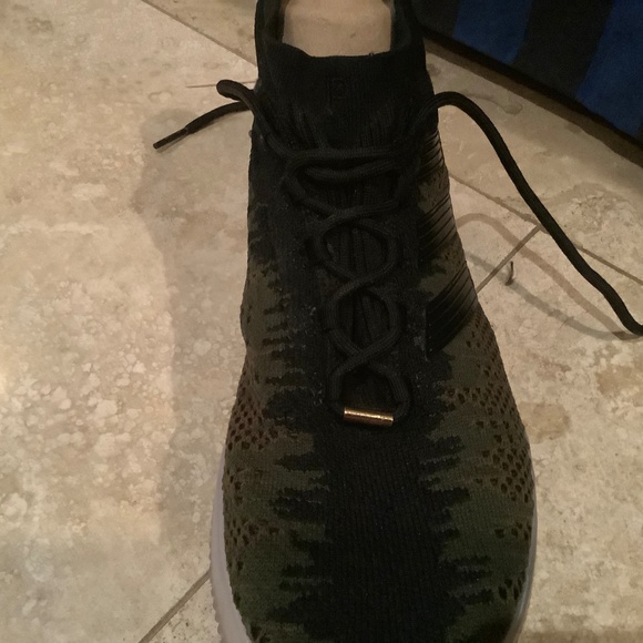 Sneakers - Picture 4 of 8